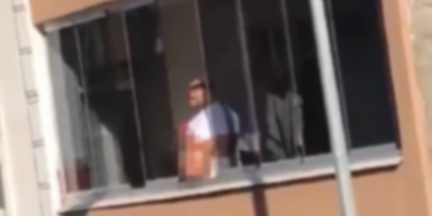 Annesini öldürdü, kafasını balkondan aşağı attı, o anlar kameraya yansıdı