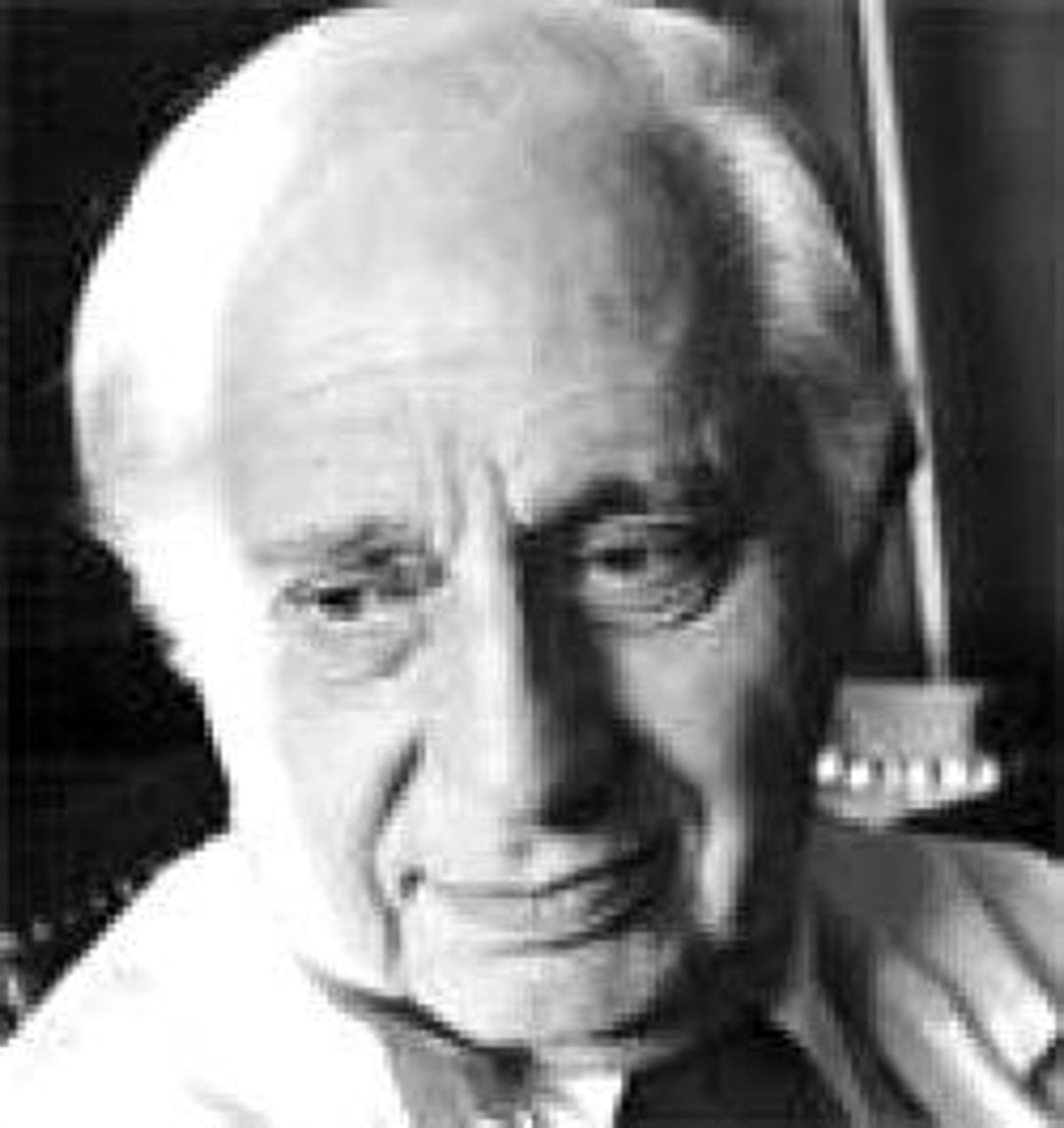 Ölümünden 14 yıl sonra toprağa verildi