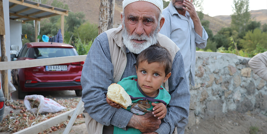 Bayburt'ta kaybolan 3 yaşındaki çocuk, 6 saat sonra bulundu