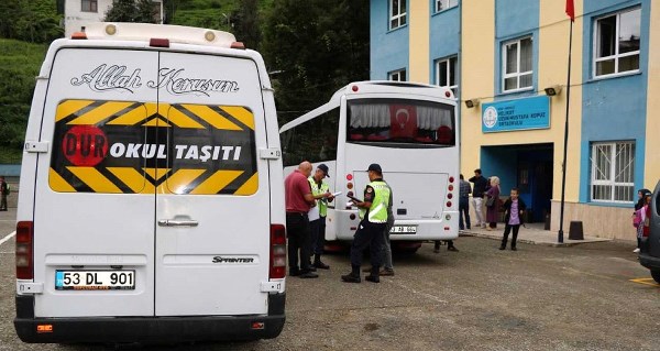 Rize'de jandarmadan okul servislerinde denetim (1)