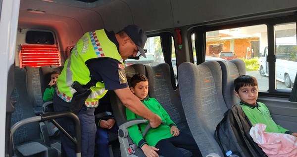 Rize'de jandarmadan okul servislerinde denetim (4)