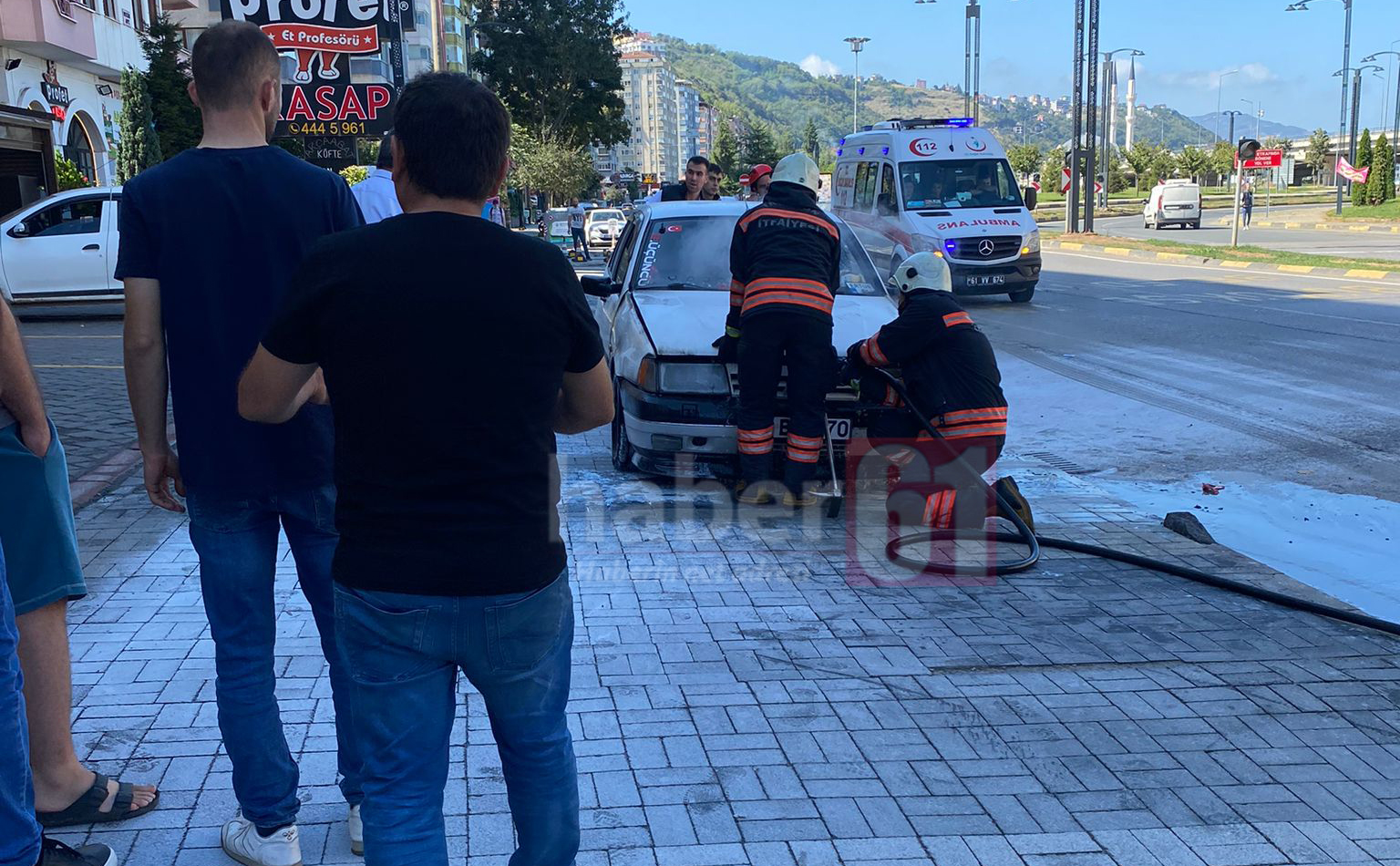 Trabzon’da korku dolu anlar! Araçtan dumanlar yükseldi