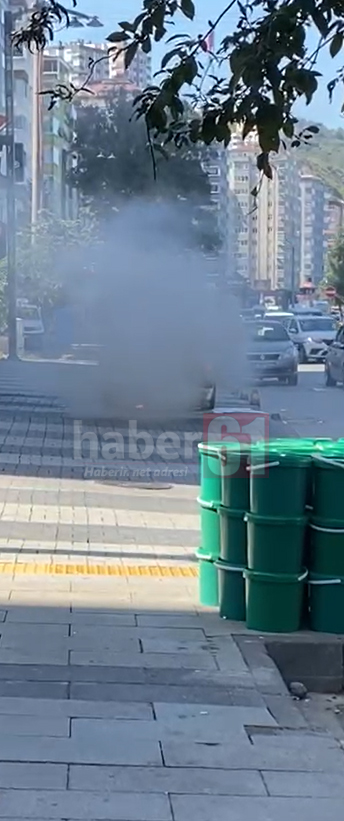 Trabzon’da korku dolu anlar! Araçtan dumanlar yükseldi