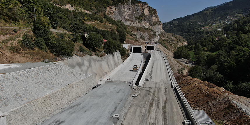 Trabzon'da Yeni Zigana Tüneli'nin yapımı devam ediyor