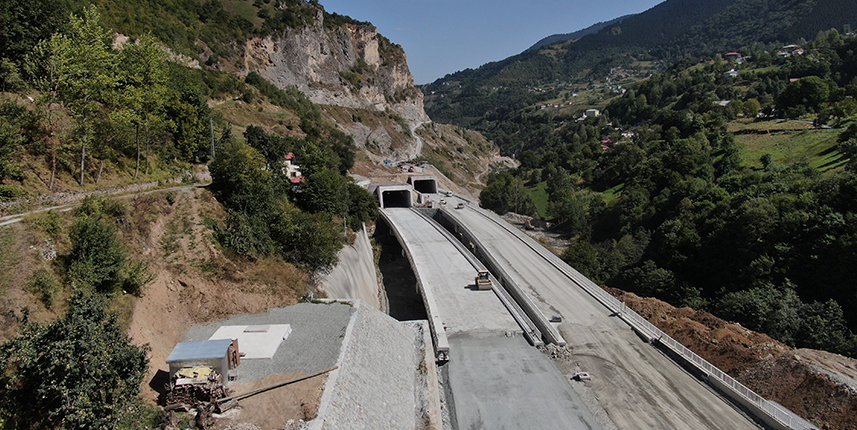 Trabzon'da Yeni Zigana Tüneli'nin yapımı devam ediyor