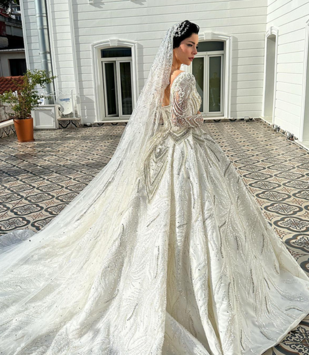 Merve Boluğur ile Mert Aydın evlendi