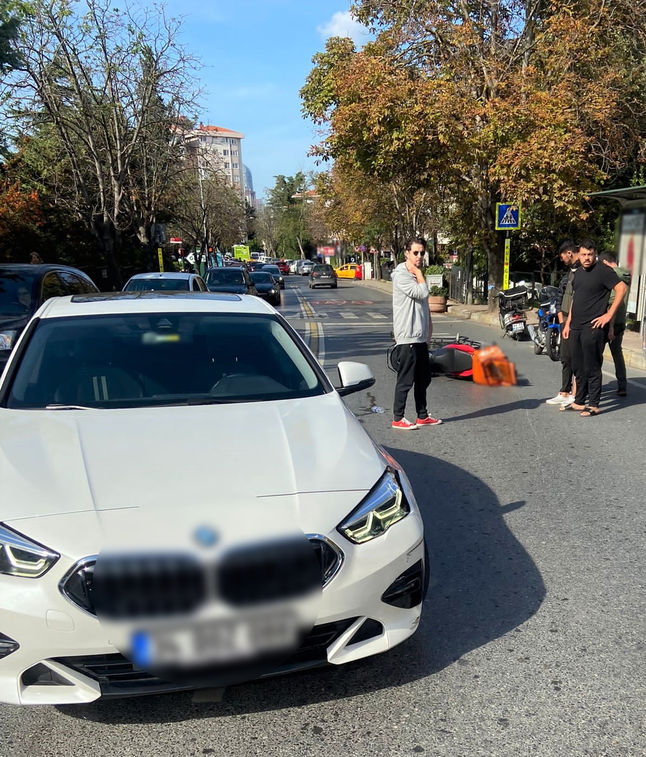 Ünlü oyuncu Cemal Hünal kaza yaptı