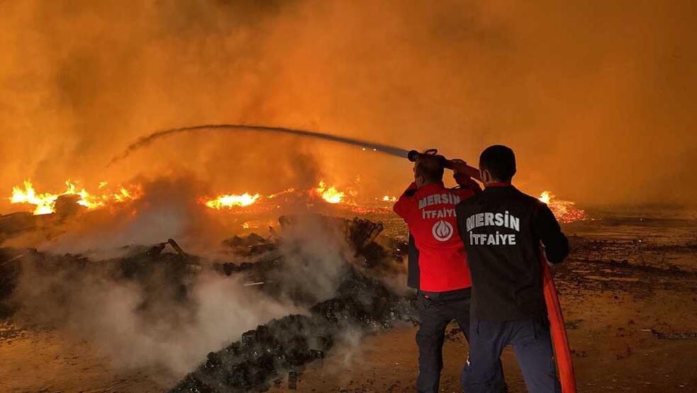Mersin'de palet fabrikasında korkutan yangın! Söndürme çalışmaları sürüyor