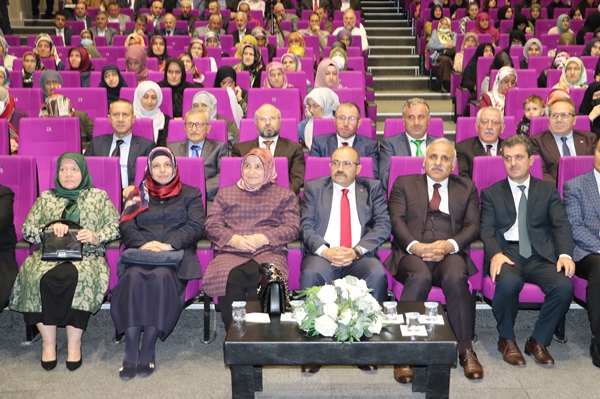 Diyanet İşleri Başkan Yardımcısı Huriye Martı: "Peygamberimizin davetine kulak vereceğiz"