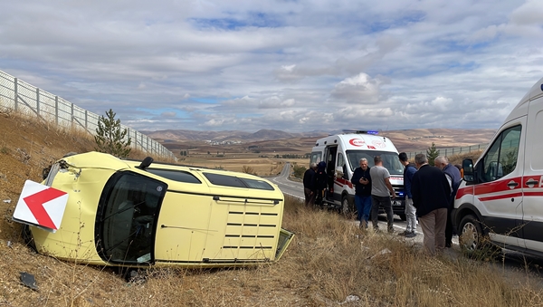 Bayburt'ta trafik kazası! 2 yaralı