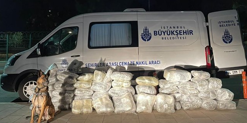 iBB'nin cenaze aracından çıkanlar hayrete düşürdü!