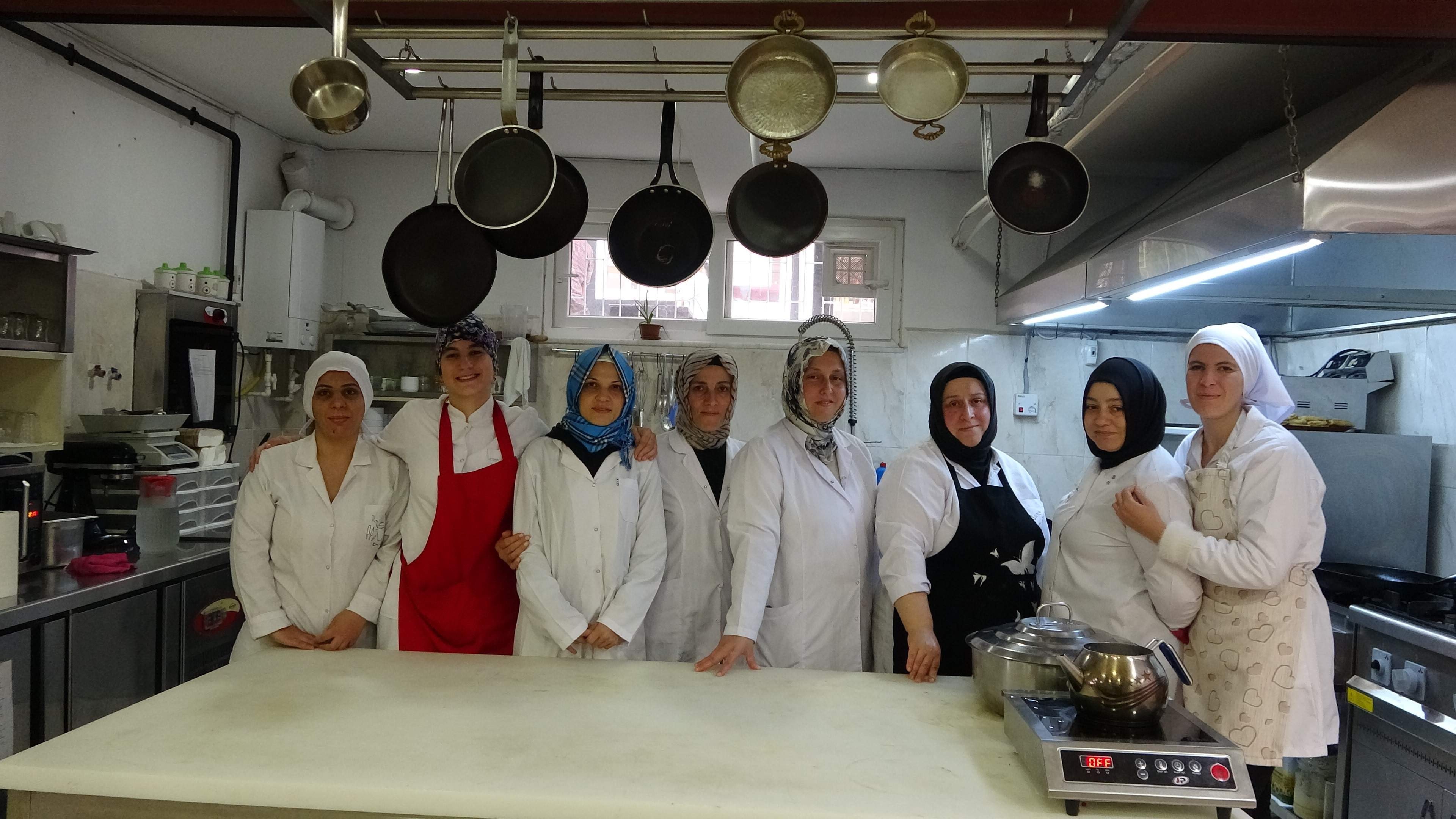 Trabzon'da üniversite mezunlarından aşçılık kursuna yoğun ilgi