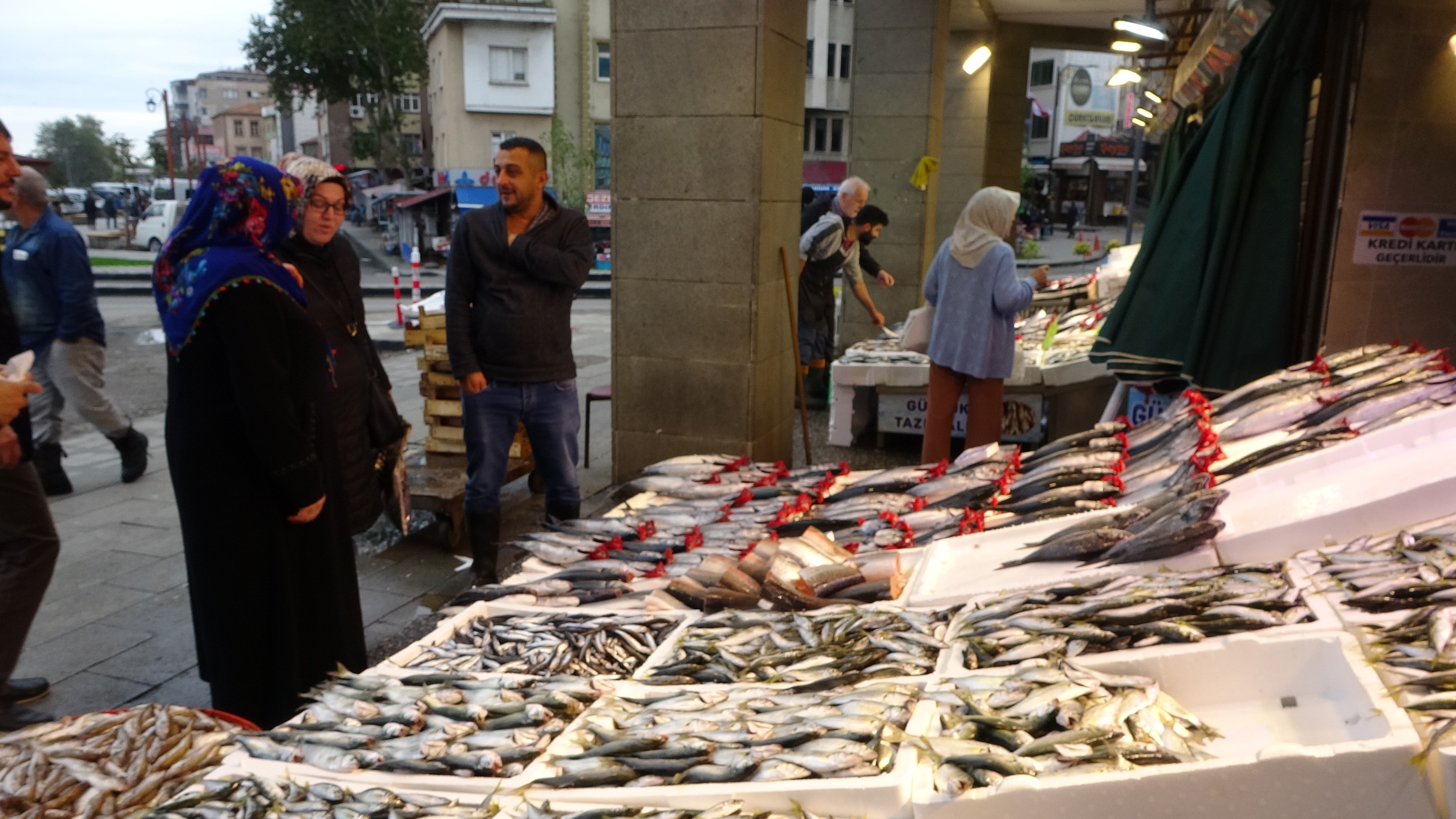 Trabzon'da balıkçılar denize açılamadı! Palamut fiyatlarına yansıdı