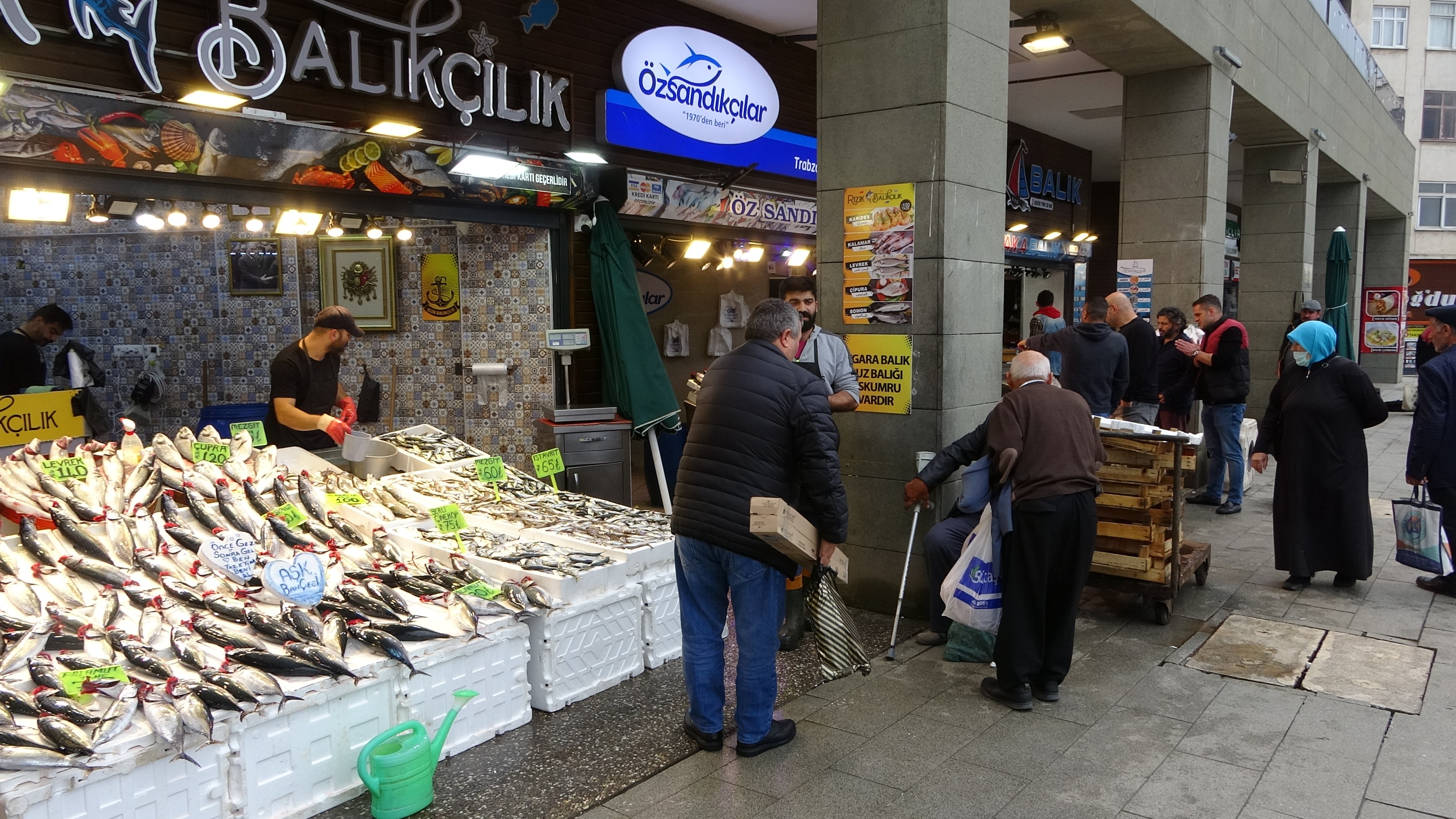 Trabzon'da balıkçılar denize açılamadı! Palamut fiyatlarına yansıdı