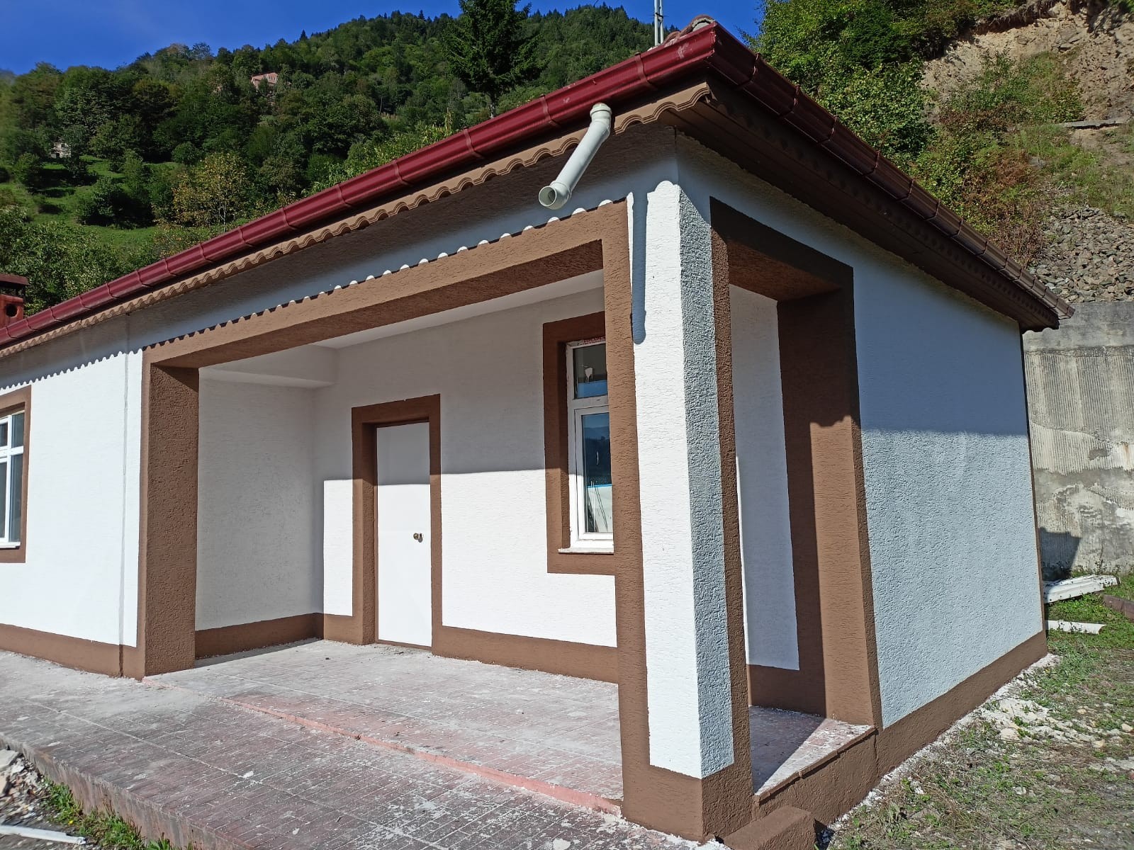 Trabzon'da harabeye dönen köy okulu, konağa dönüştürüldü