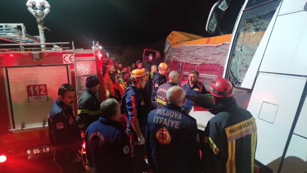 Giresun'a giden yolcu otobüsü tır ile çarpıştı! 2 ölü 20 yaralı