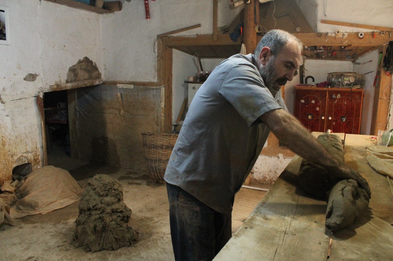 Kentin son tandır ustası yıllardır çamura elleriyle şekil veriyor