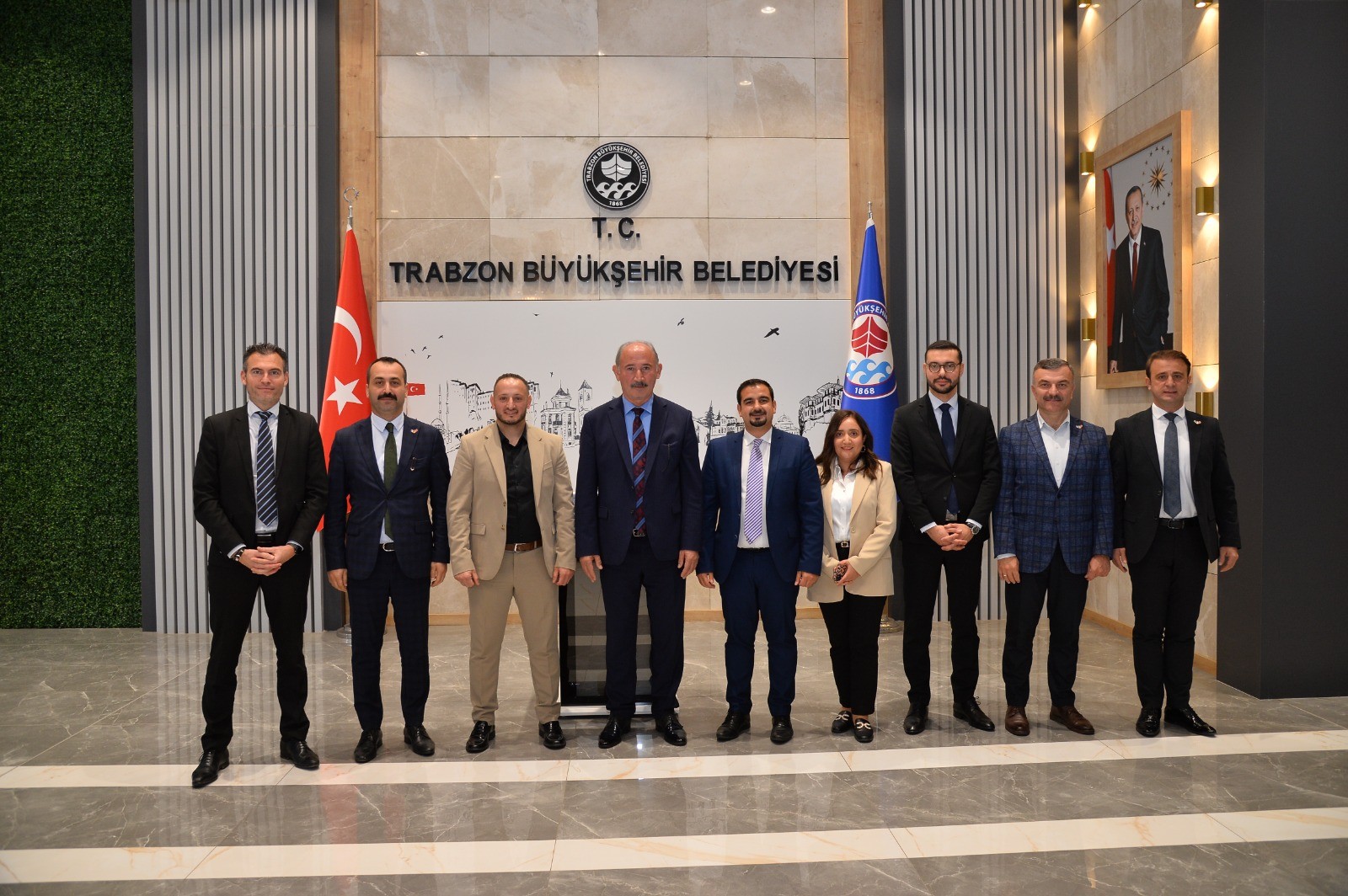 Fransız belediye başkanı Trabzon'da Vakfıkebir ekmeğini şaşkınlıkla karşıladı