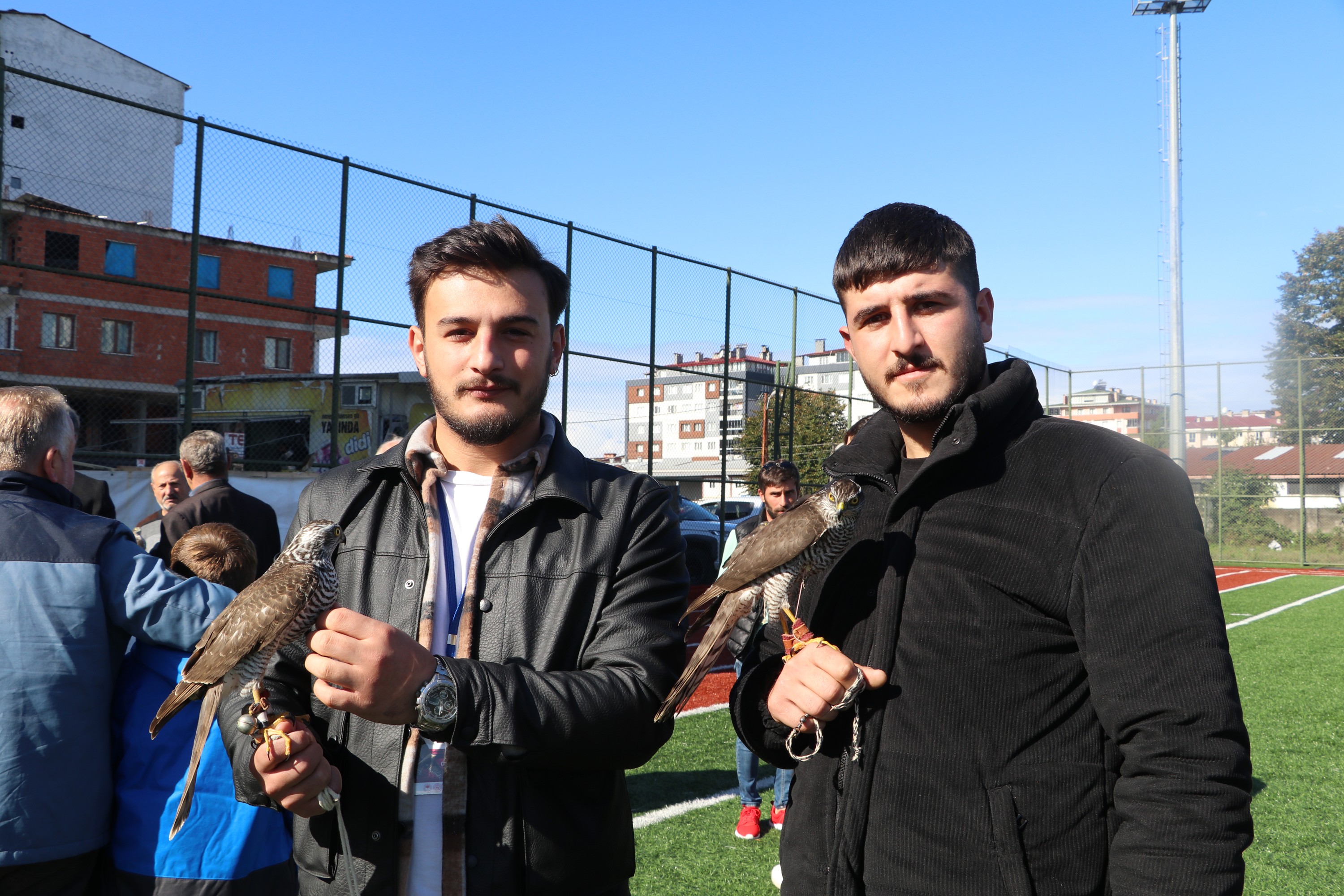 Rize'de şahin ve atmaca tutkunları bir araya geldi