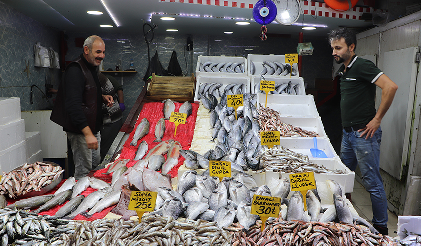 Palamudu ucuz ve lezzetli bulan vatandaş stok yapıyor