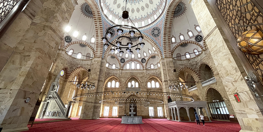 Giresun'da 29 yılda tamamlanan yığma taş cami, mimarisiyle dikkati çekiyor