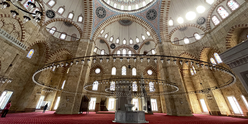 Giresun'da 29 yılda tamamlanan yığma taş cami, mimarisiyle dikkati çekiyor