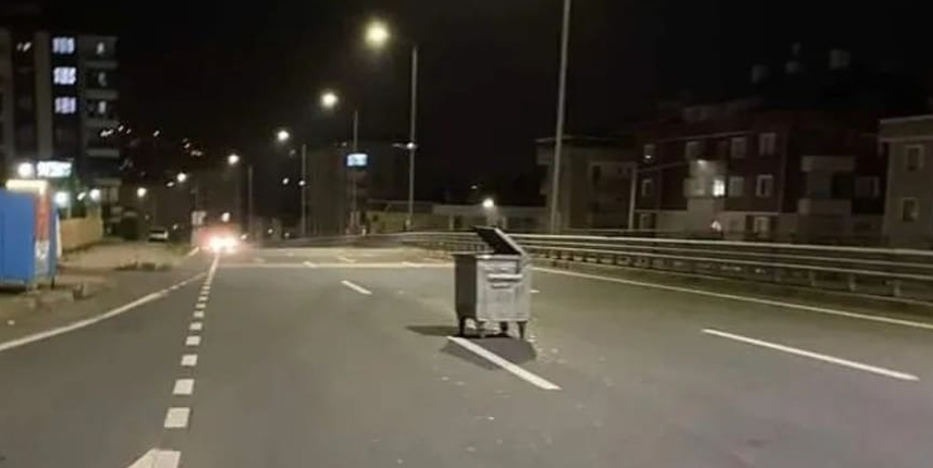 Trabzon'da fırtına! Çatılar uçtu ağaçlar yola devrildi