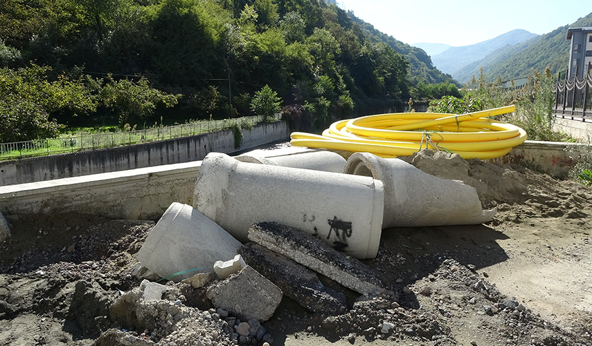 Yomra'da doğalgaz tepkisi! "Rusya denizin altından gaz veriyor, bizimkiler dereyi aşamıyor"