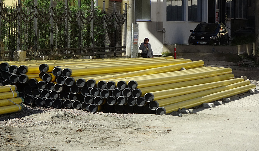 Yomra'da doğalgaz tepkisi! "Rusya denizin altından gaz veriyor, bizimkiler dereyi aşamıyor"