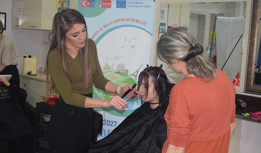 Trabzon'da öğrenciler evrensel güzellik kazanıyor