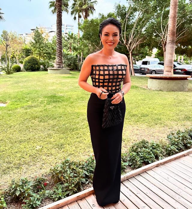 Ünlü fenomen Ezgi Mola'nın kıyafetini tiye aldı! Ezgi Mola'nın yorumu ise...