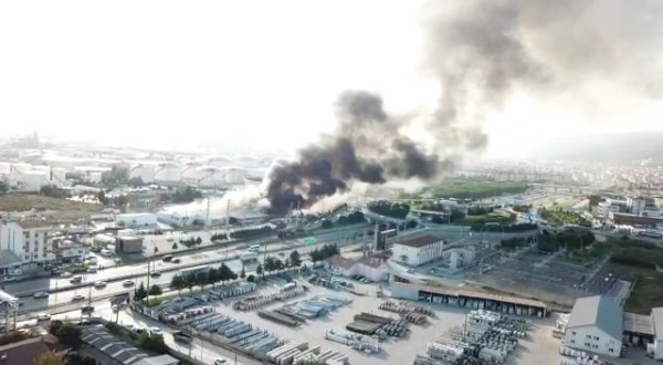 Kocaeli'de plastik imalathanesinde yangın!