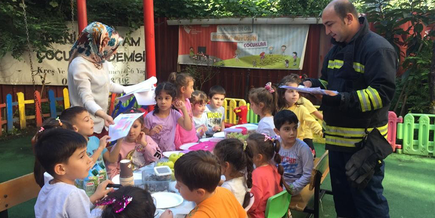 Rize'de yangın ihbarına giden itfaiye ekiplerine sürpriz kutlama