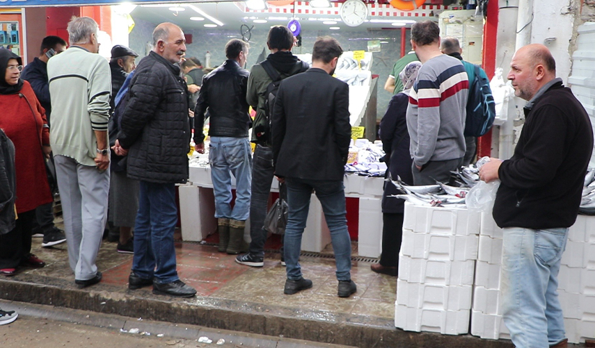 Palamudu ucuz ve lezzetli bulan vatandaş stok yapıyor