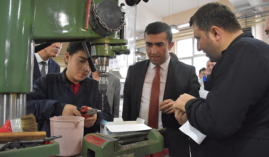 Trabzon'da öğrenciler hem üretiyor hem harçlıklarını çıkarıyor