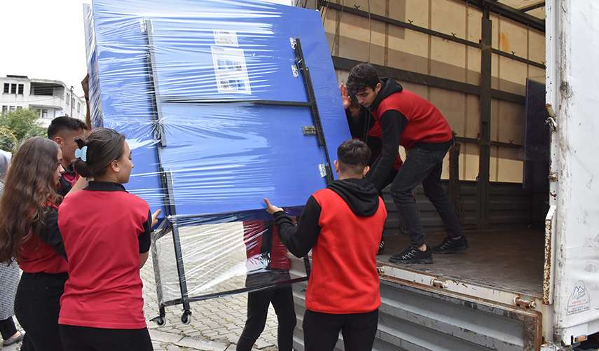 Trabzon'da öğrenciler hem üretiyor hem harçlıklarını çıkarıyor