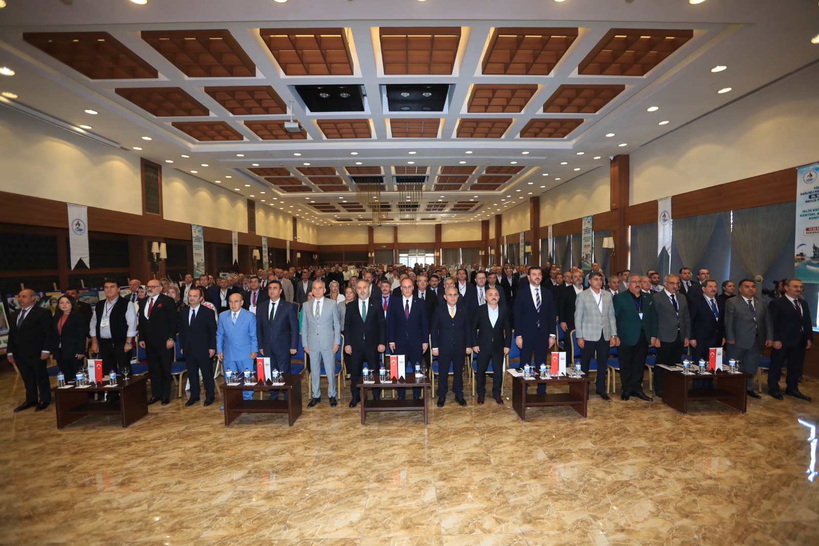 Büyükşehir ödülünü aldı