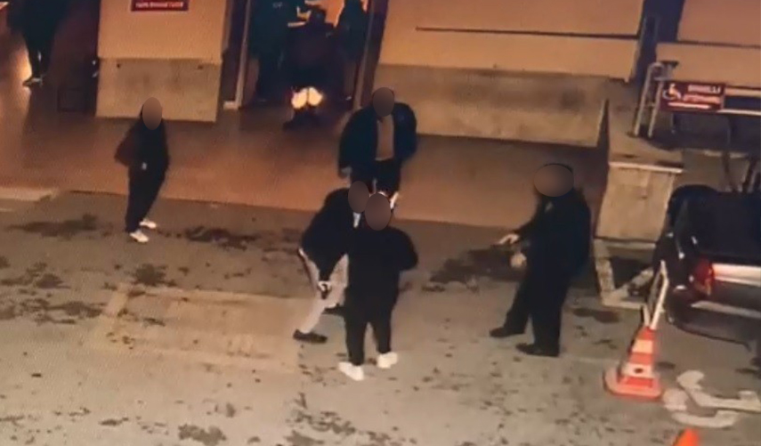 Trabzon'da hastane güvenliğine silah çekti! O anlar kameralara yansıdı