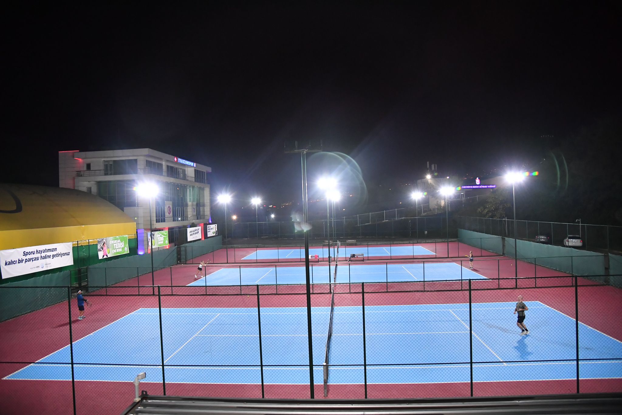 Ortahisar Belediyesi'nin düzenlediği "Veteran Tenis Turnuvası" sürüyor