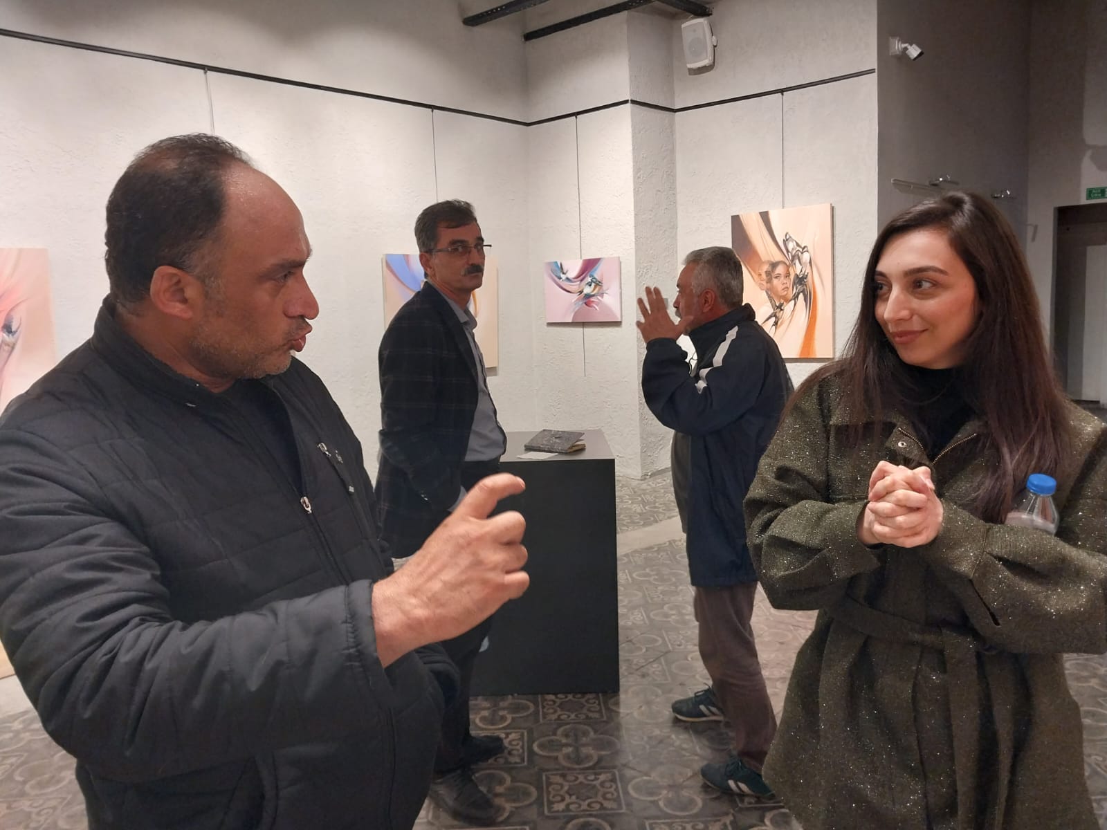 Trabzonlu resim sanatçısı Esra Aydın ilk kişisel sergisini memleketi Trabzon’da açtı (2)