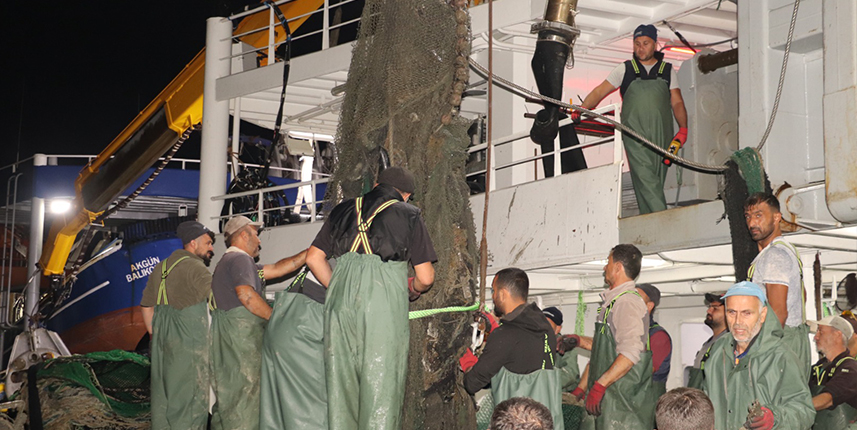 Trabzonlu balıkçının ağına uçak takıldı
