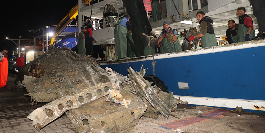 Trabzonlu balıkçının ağına uçak takıldı