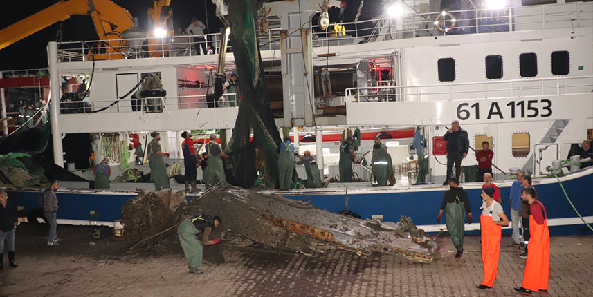 Trabzonlu balıkçının ağına uçak takıldı