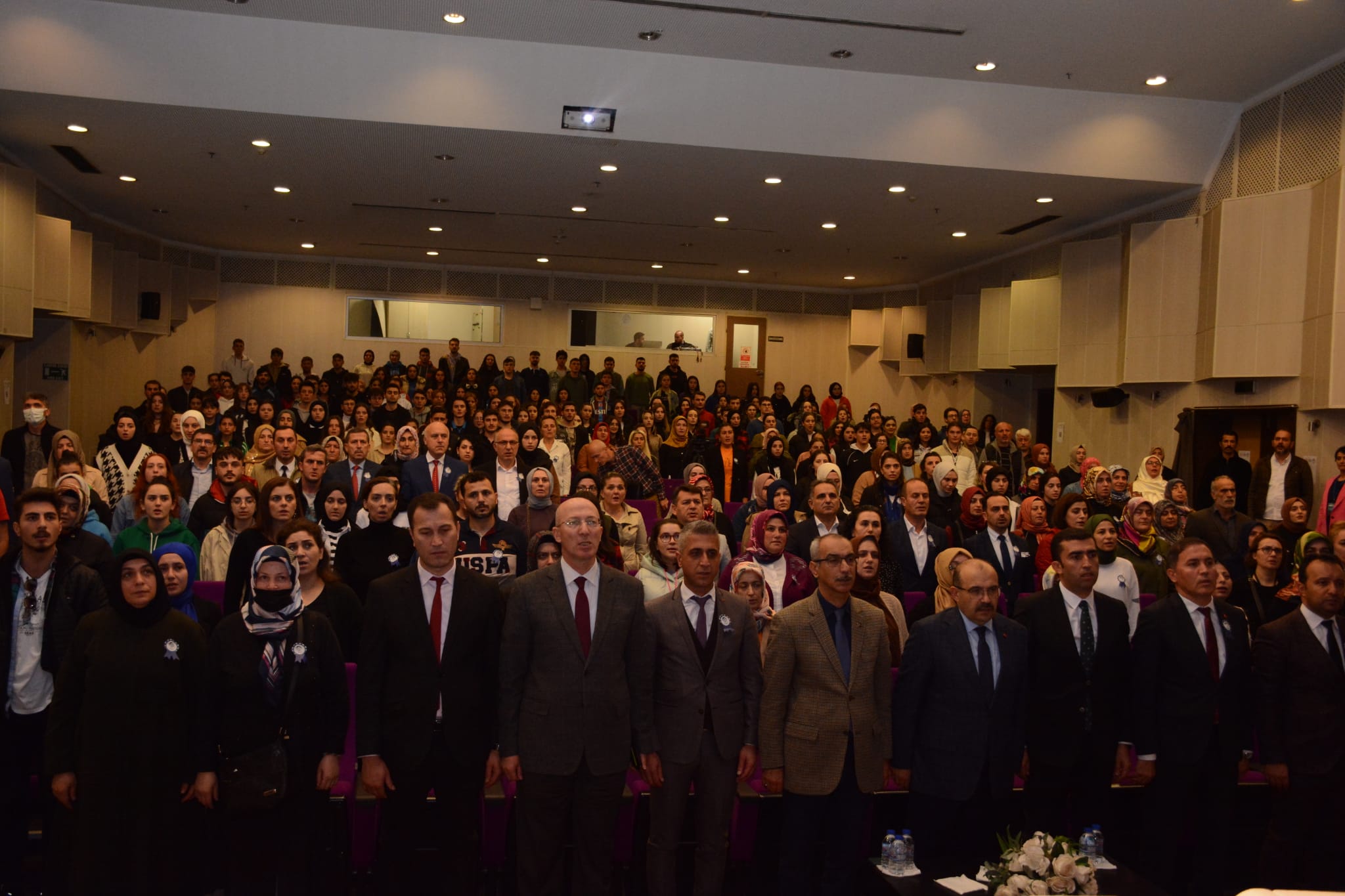 Vali Ustaoğlu dört bin veliye aynı anda seslendi