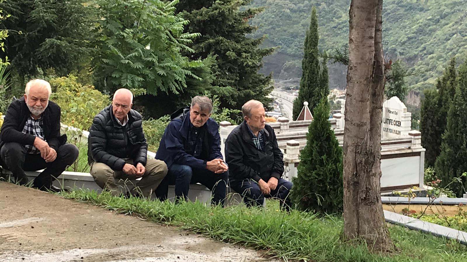 Kenan İskender mezarı başında anıldı