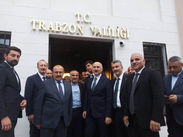 Bakan Karaismailoğlu: “Trabzon’da 20’nin üzerinde devam eden yol projesi var”