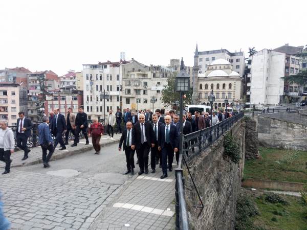 Bakan Karaismailoğlu: “Trabzon’da 20’nin üzerinde devam eden yol projesi var”