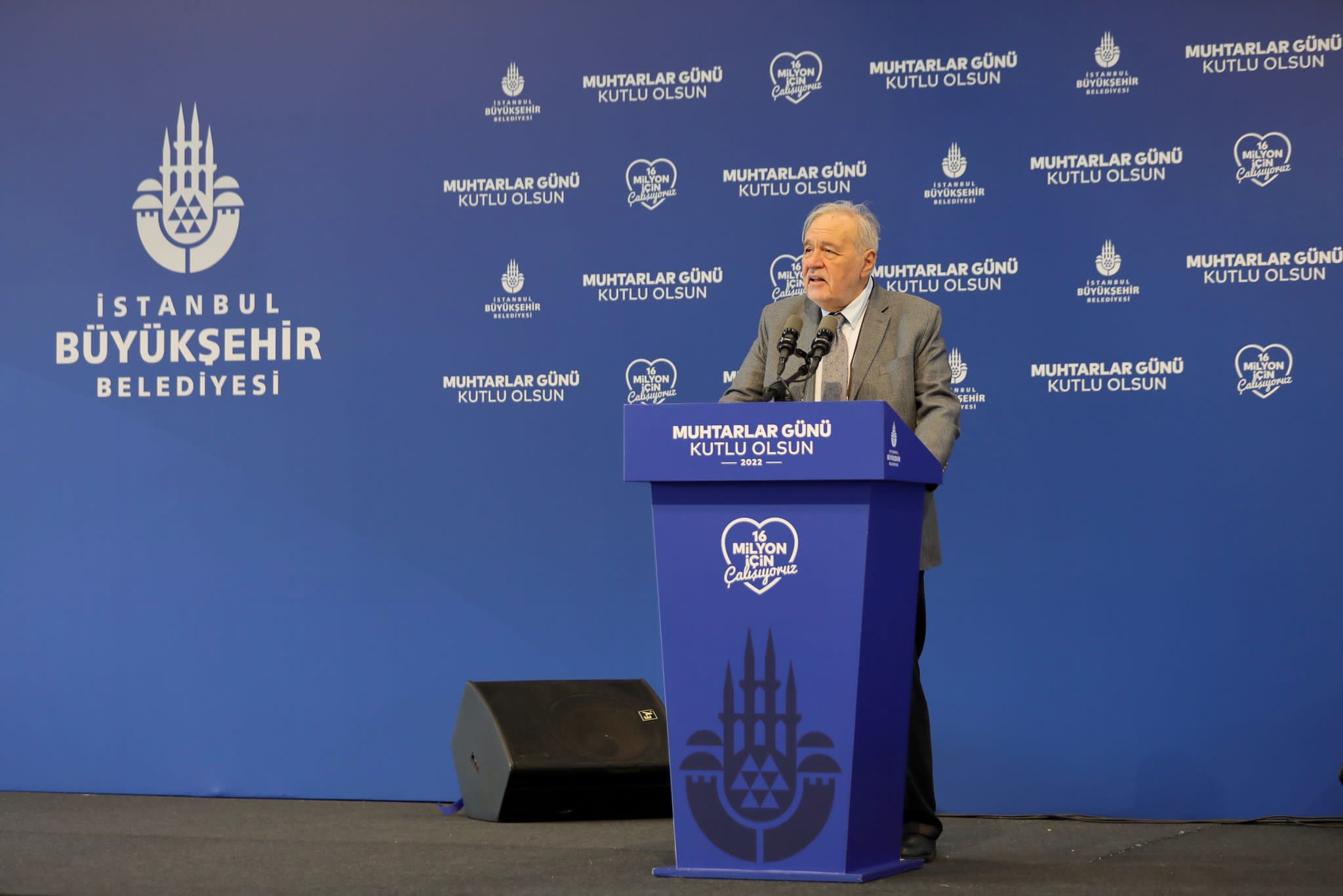 İBB Başkanı İmamoğlu, mahalle muhtarlarıyla bir araya geldi