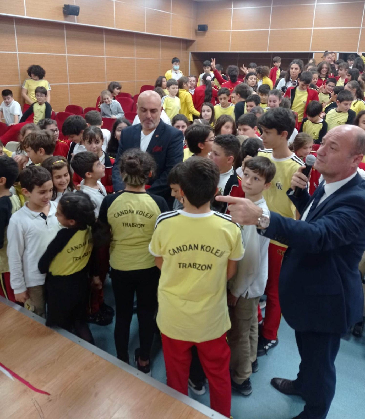 Yazarımız Beşyıldız, söyleşi ve panellerine devam ediyor