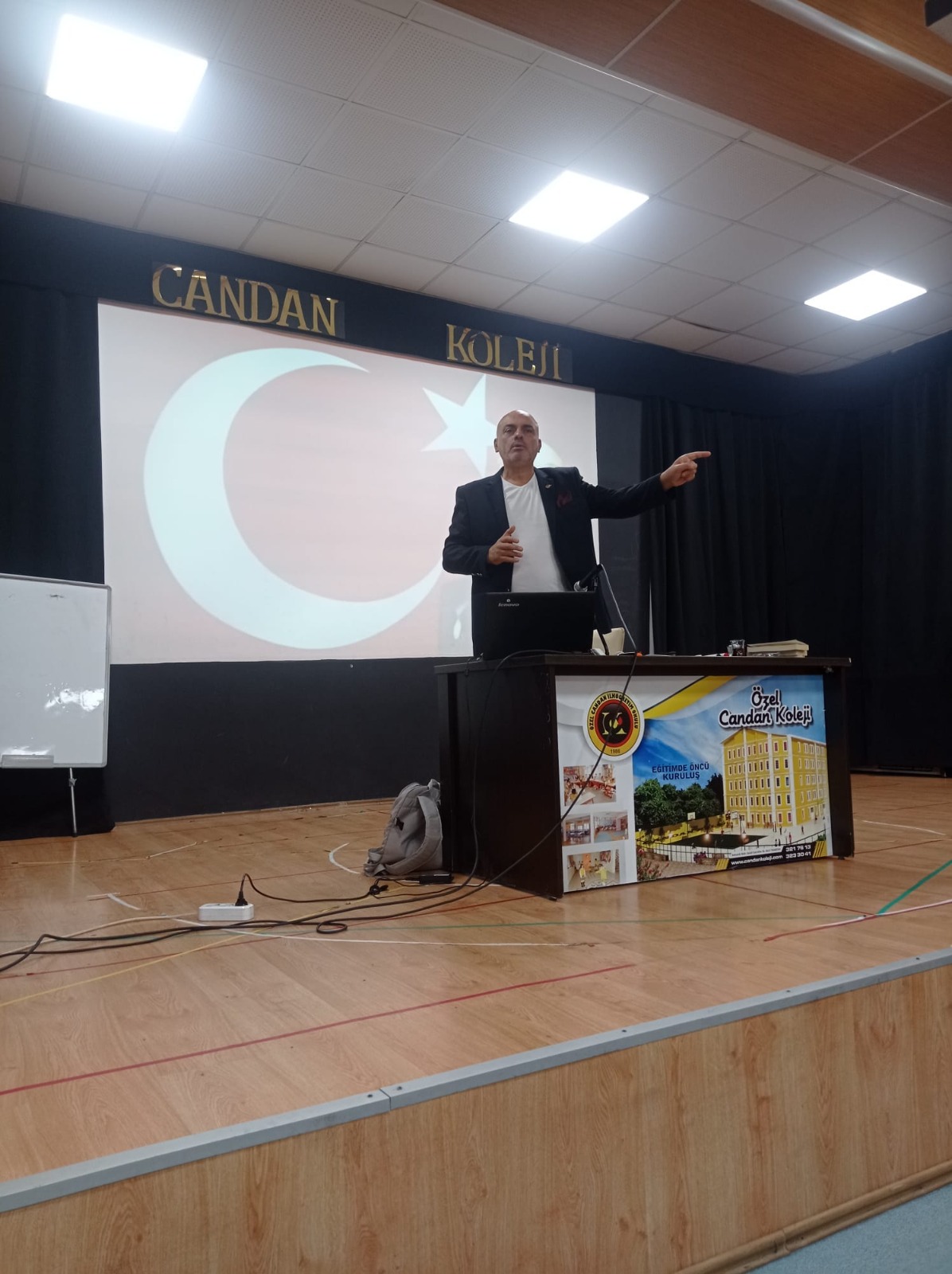 Yazarımız Beşyıldız, söyleşi ve panellerine devam ediyor